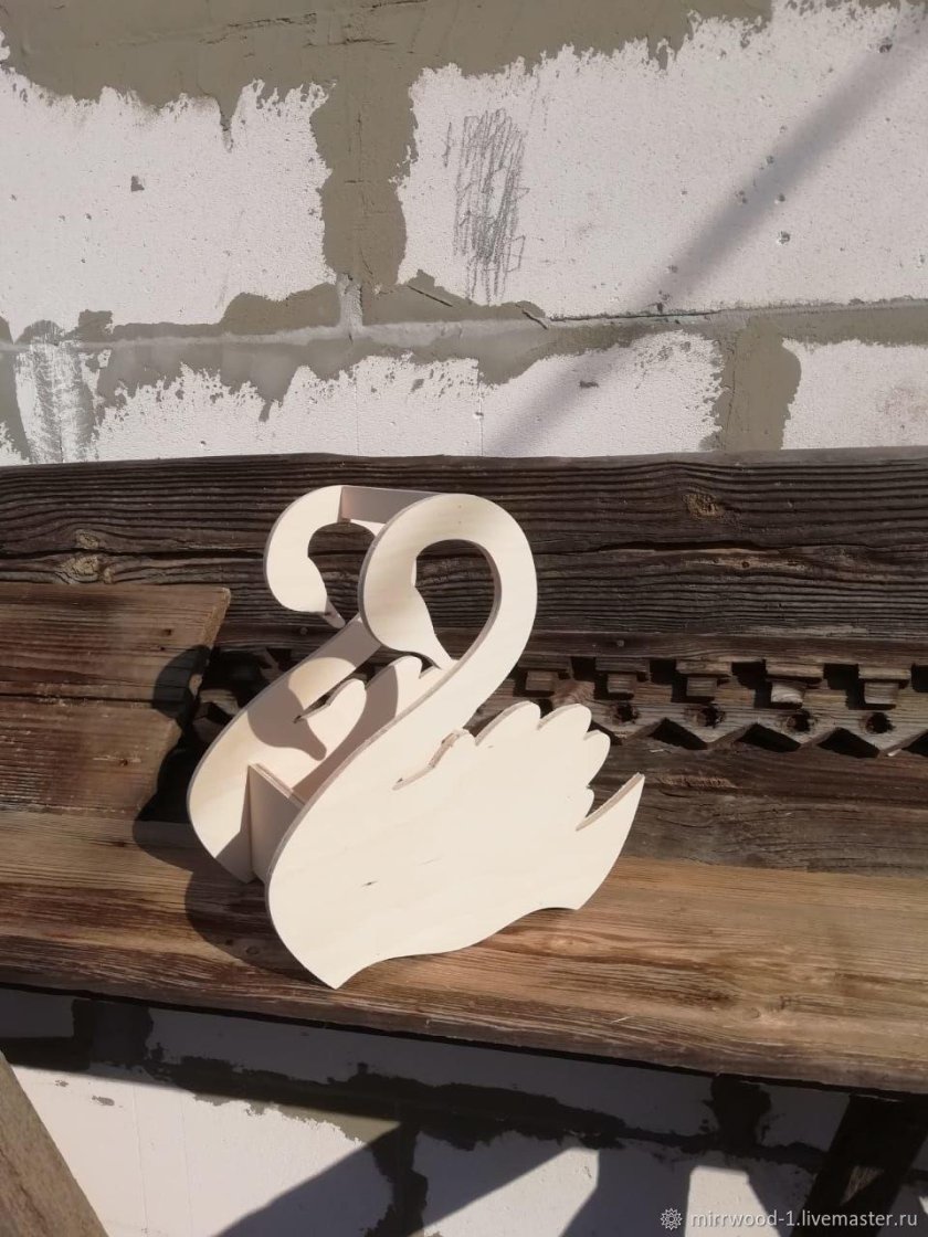 Кашпо лебедь из дерева