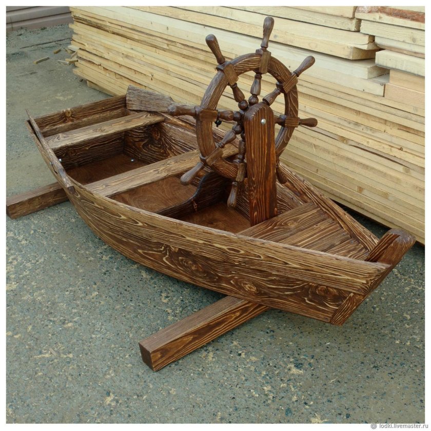 Детская деревянная лодка
