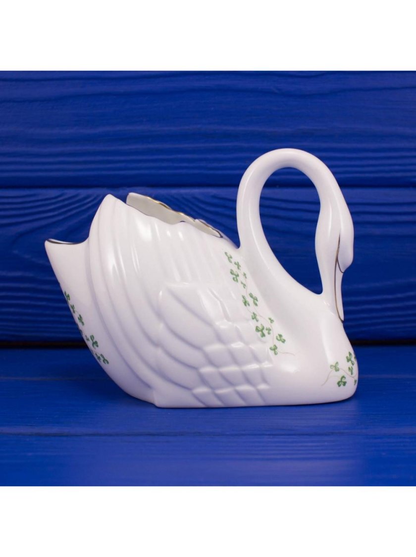 Красивый молочник