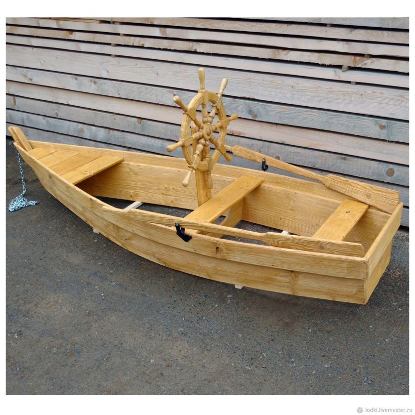 Лодка деревянная декоративная