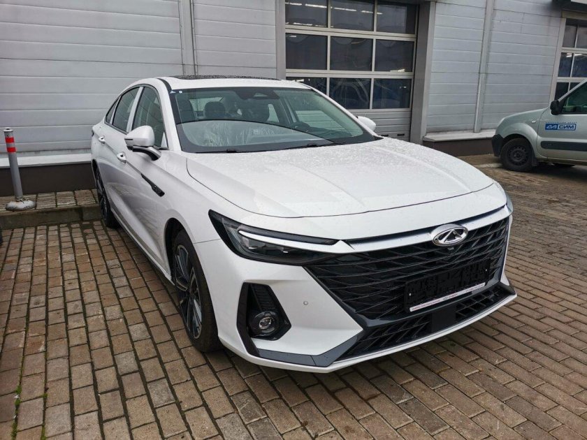 Машина Арризо белая