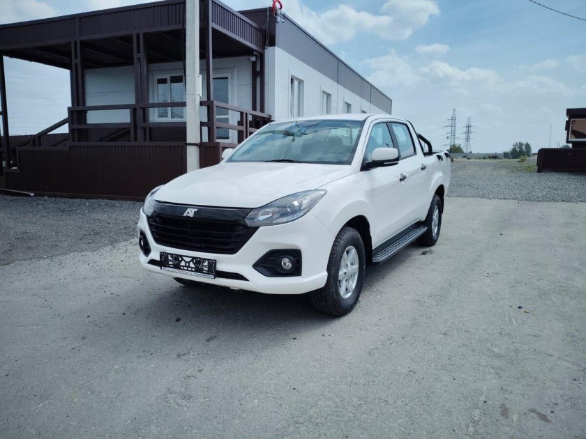 Белый пикап