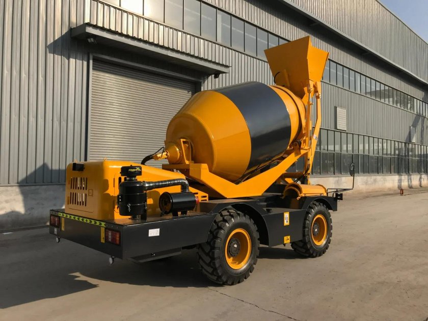 Самоходный бетоносмеситель с самозагрузкой