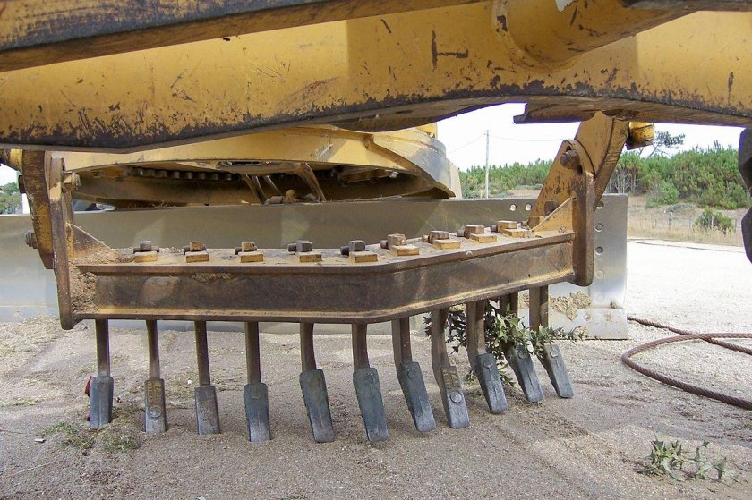 Рыхлитель на ДЗ-98