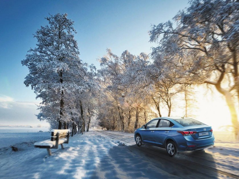 Машина на зимней дороге