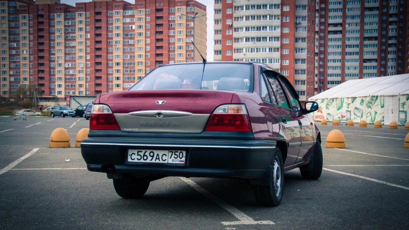 Машина Daewoo Nexia