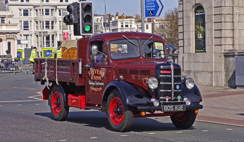Ретро фургон Бедфорд