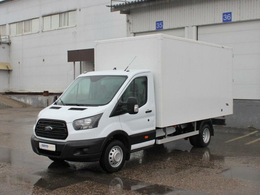 Форд Транзит грузовой перекрёсток