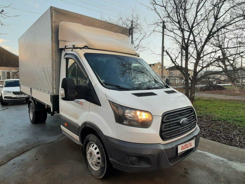 Грузовой форд транзит