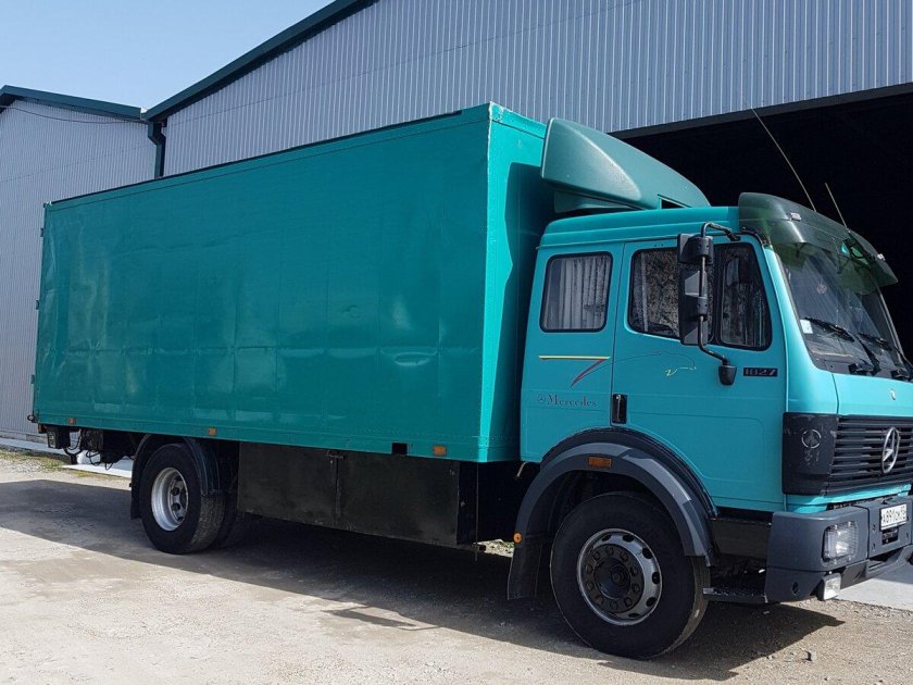 Мерседес бенц 1422