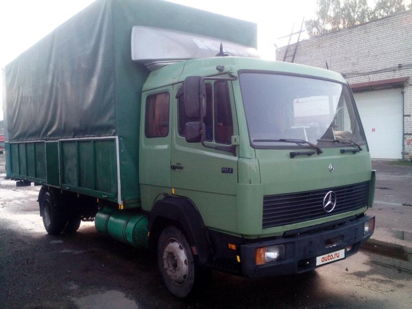 Грузовой мерседес
