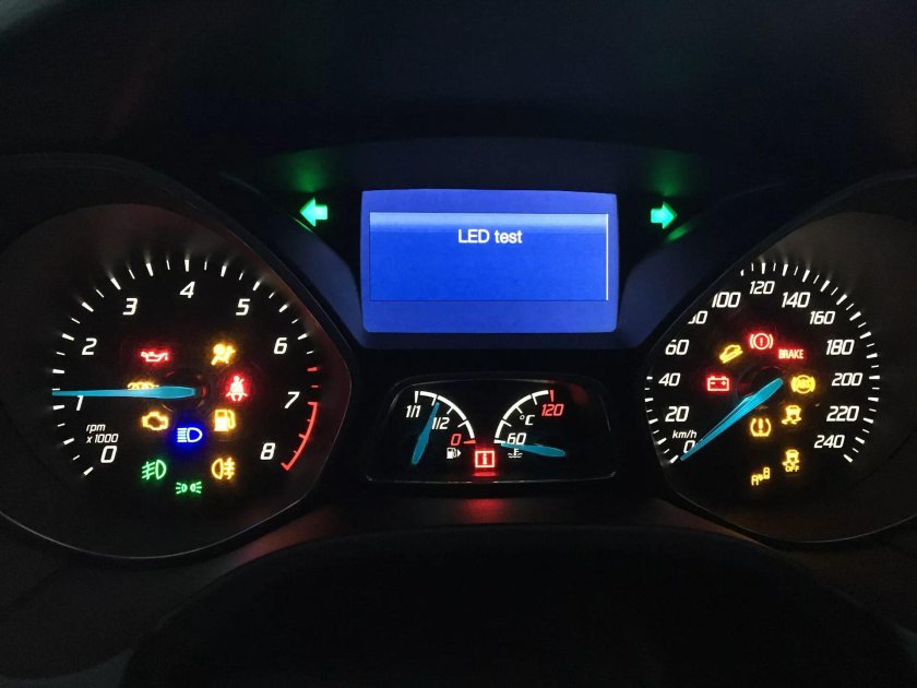 Форд Куга приборная панель