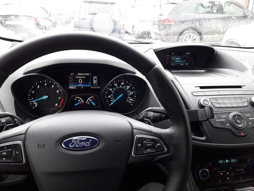 Ford Kuga 2 приборная панель