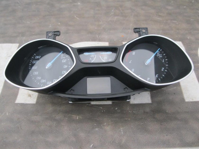 Приборная панель Форд Куга 2