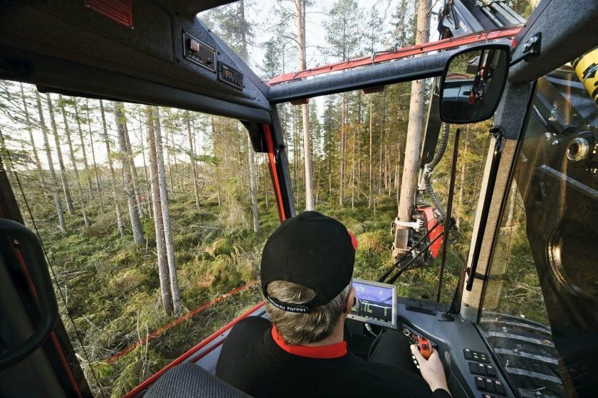 Харвестер Комацу 931 кабина