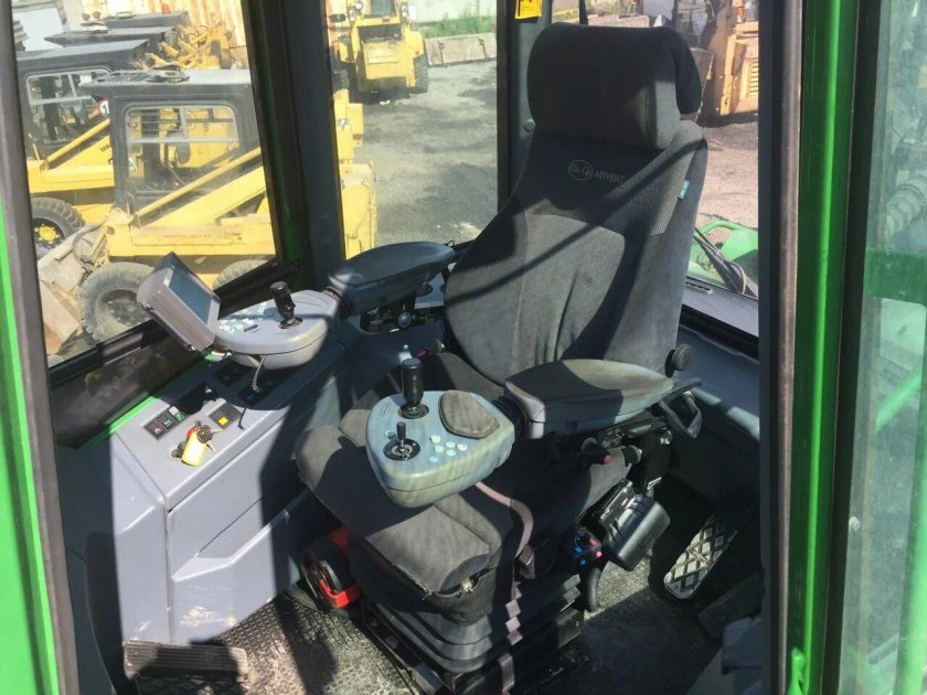 Форвардер Джон Дир кабина
