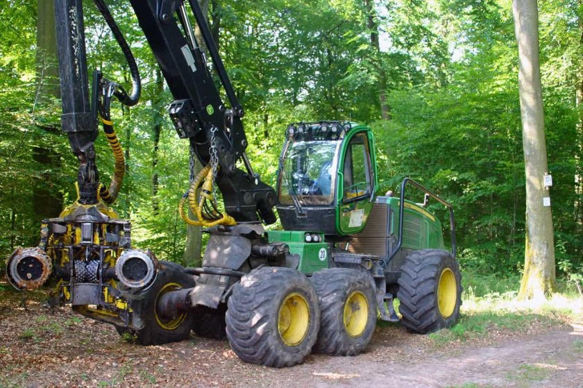 Харвестер John Deere