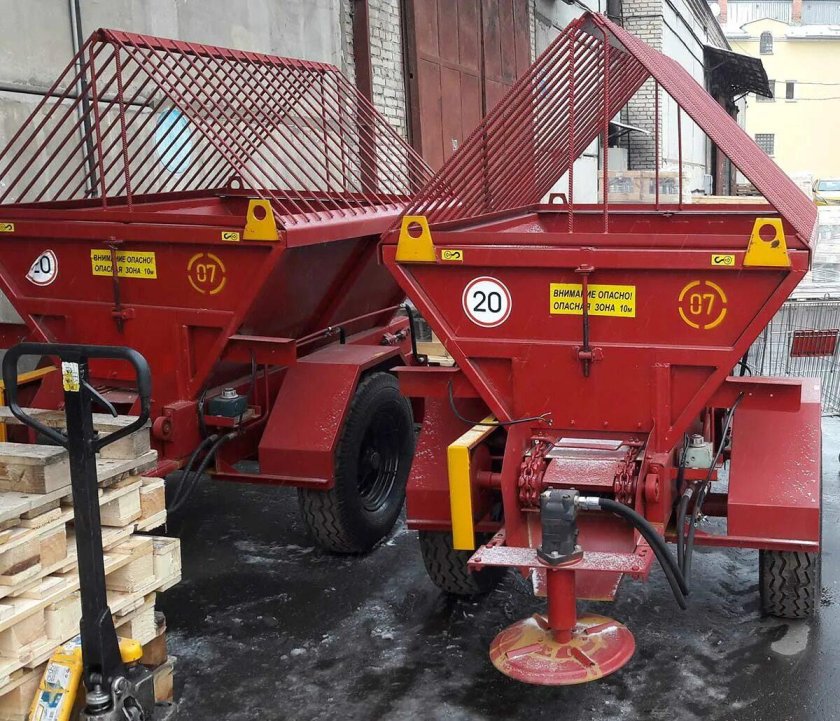 Прицепной пескоразбрасыватель л-415