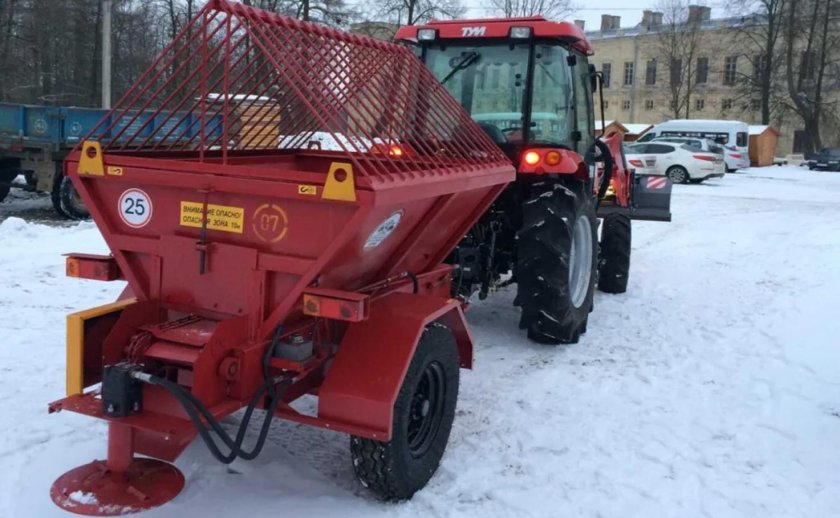 Прицепной пескоразбрасыватель л-415