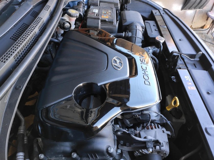 Hyundai Solaris 2020 крышка двигателя