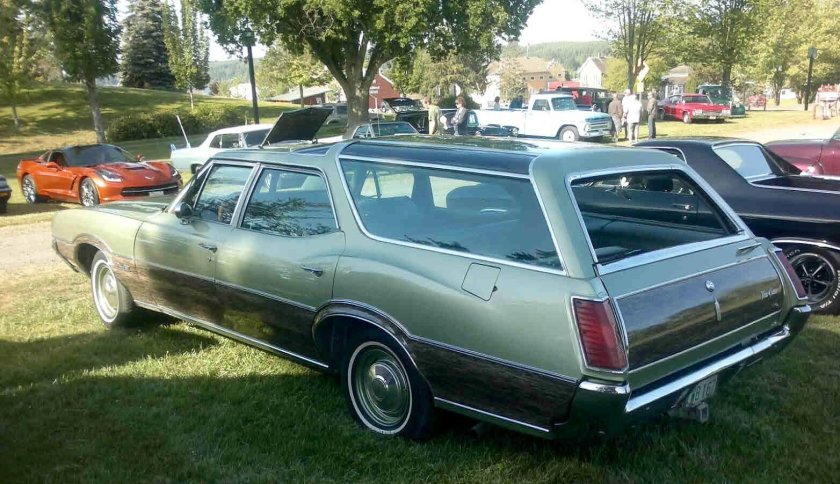 Oldsmobile custom cruiser 1973