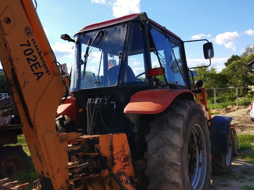 Экскаватор-погрузчик амкодор 703м