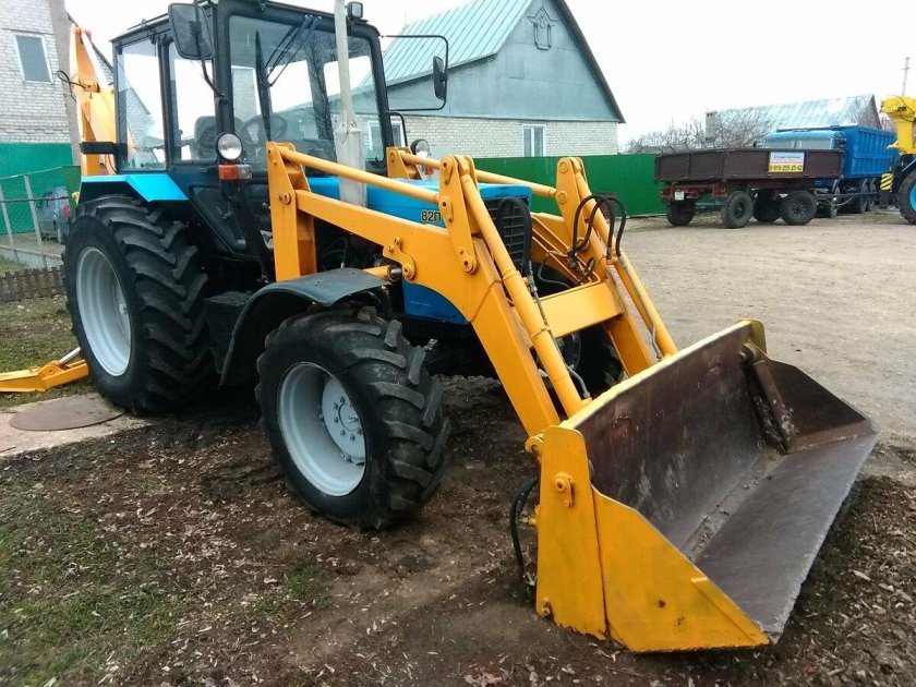 Экскаватор-погрузчик Амкодор 702еа