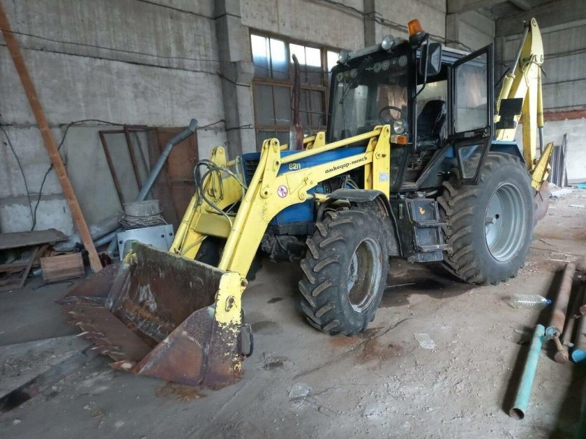 Фронтальный погрузчик un 053