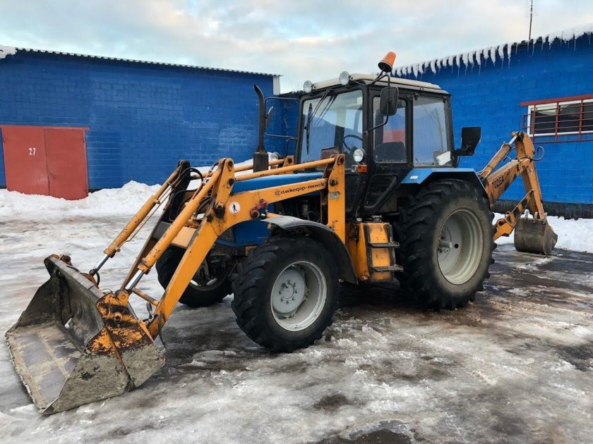 Экскаватор-погрузчик Амкодор 702еа