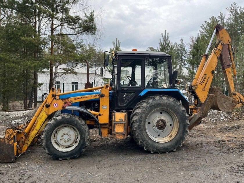 Экскаватор-погрузчик амкодор 702еа