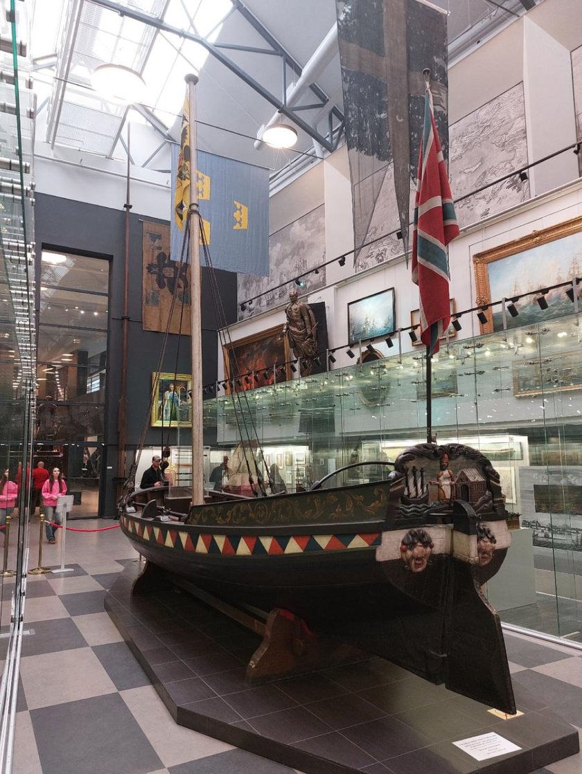 Центральный военно-морской музей ботик петра 1