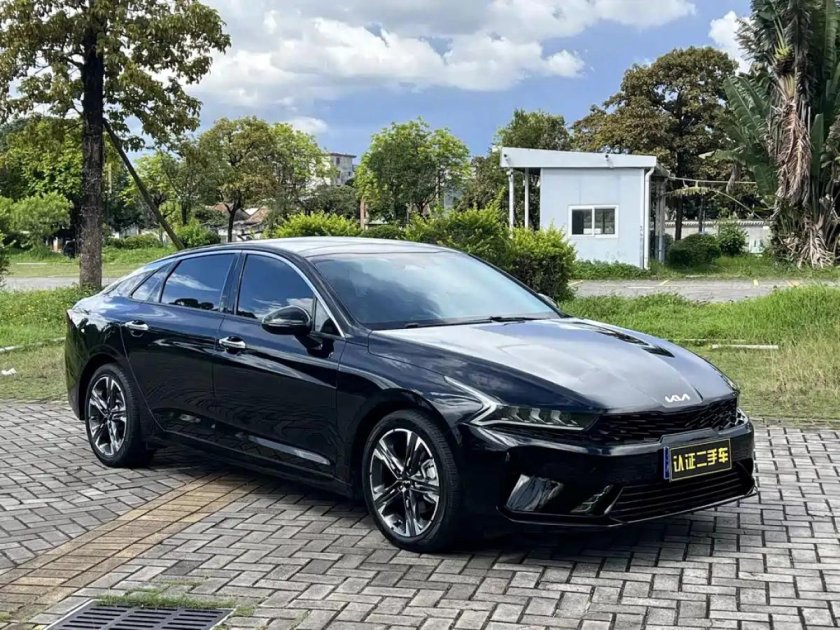 Черная киа к 5