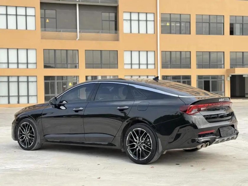 Черная киа к 5