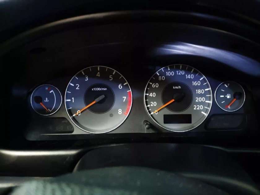 Nissan Almera приборная панель