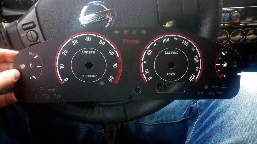 Nissan Almera приборная панель