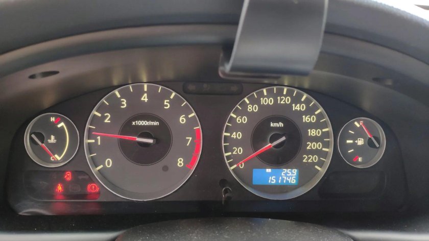 Nissan Almera приборная панель