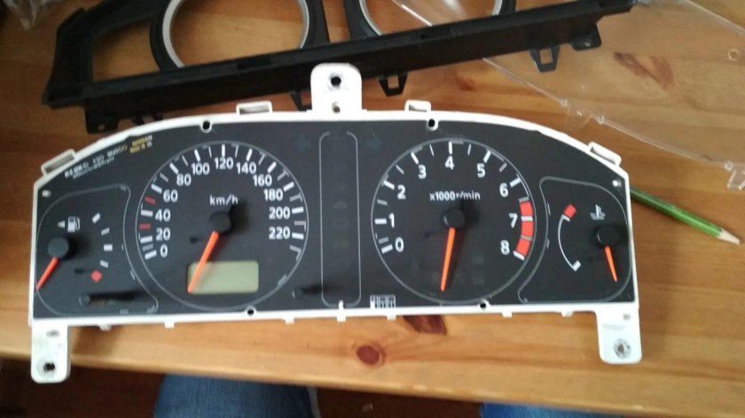 Nissan Almera n16 приборная панель