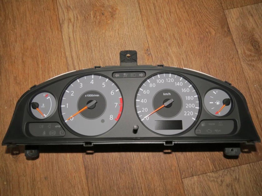 Nissan Almera приборная панель