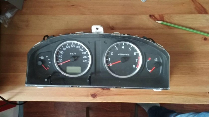 Nissan Almera панель