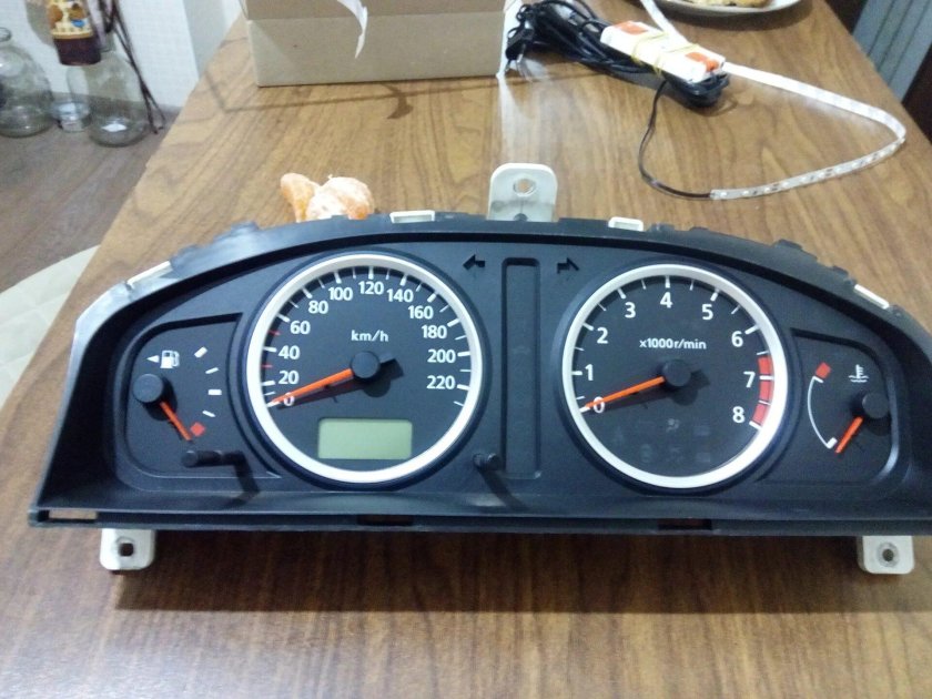 Nissan Almera n16 приборная панель