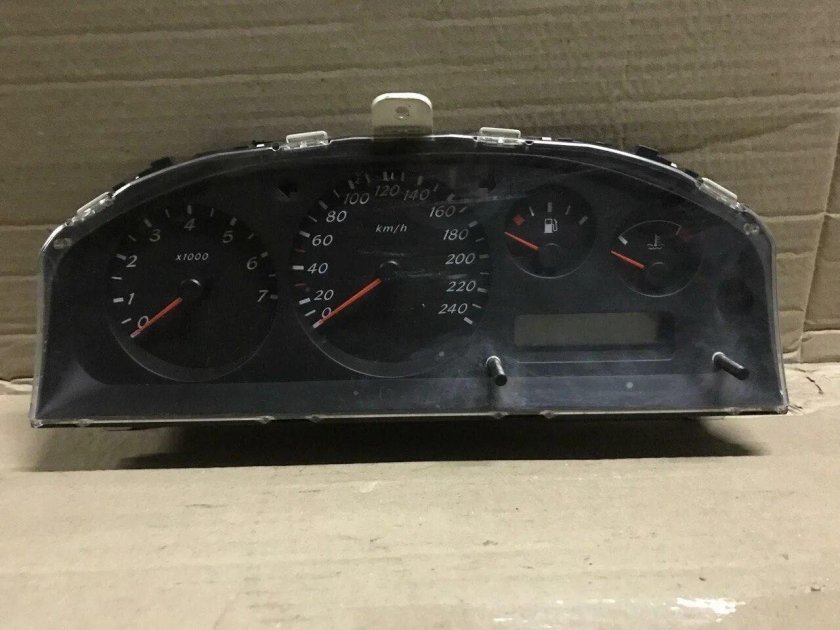 Приборная панель Nissan Bluebird Sylphy g10