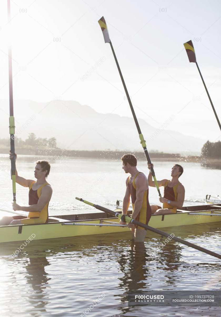 Академическая гребля лодка