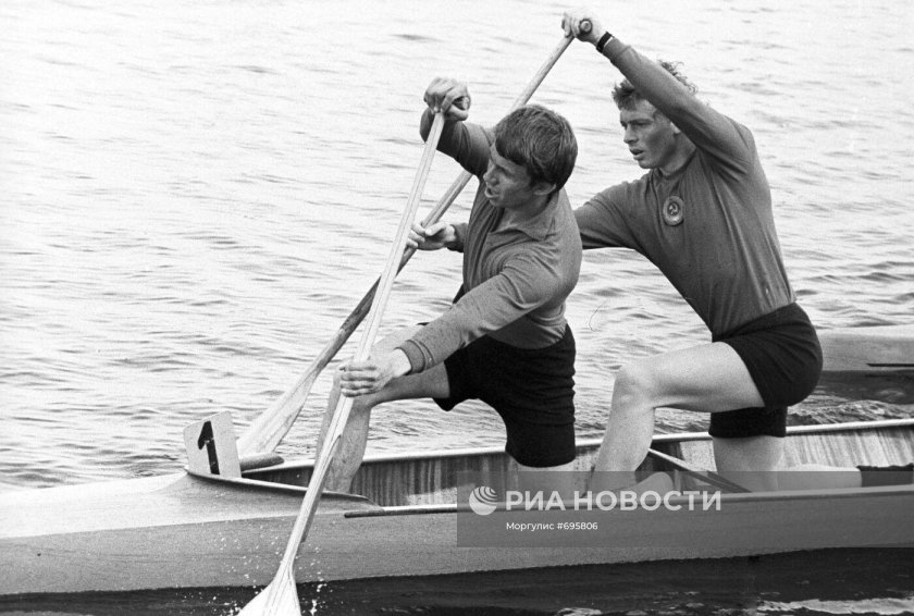 Хью Лори гребля