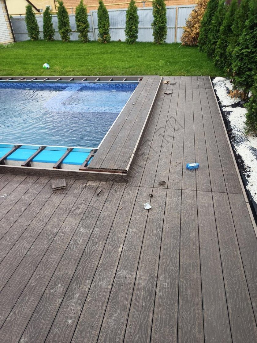 Декинг вокруг бассейна