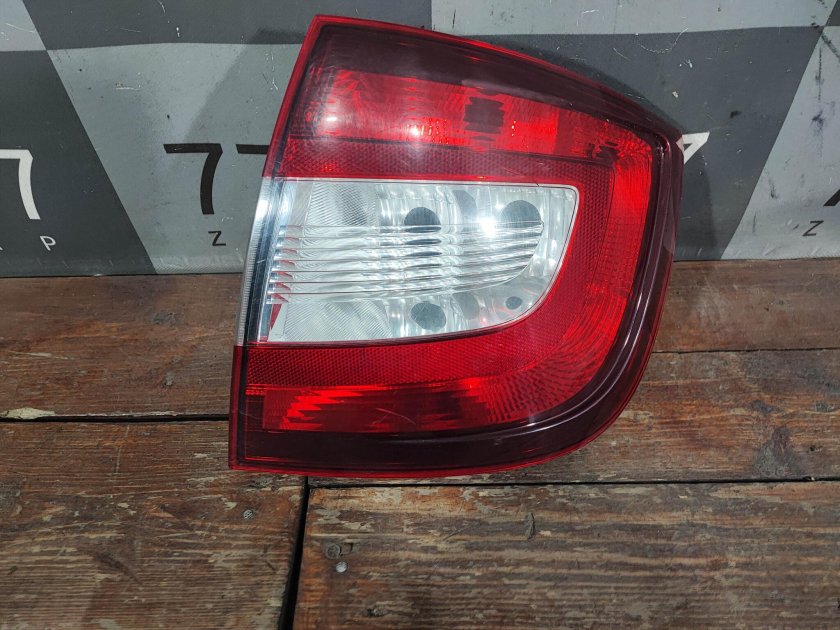 Фонарь задний правый skoda rapid