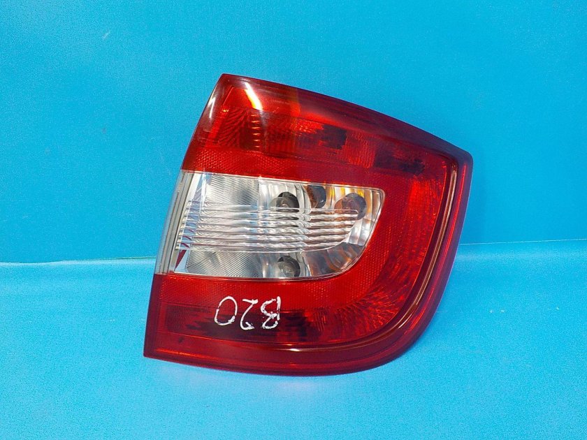 Фонарь задний правый skoda rapid
