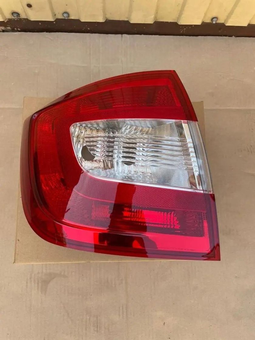Фонарь задний правый skoda rapid