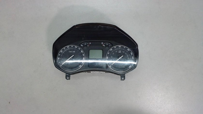 Стекло приборной панели Шкода Октавия а5