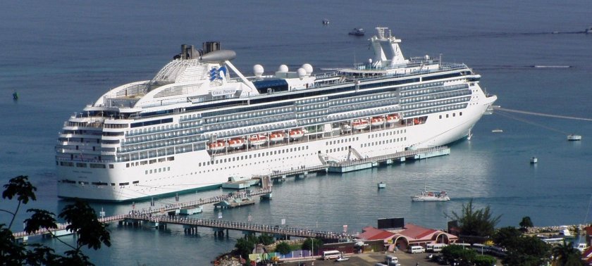 Заброшенный круизный лайнер