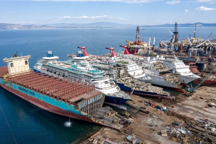 Алиага Турция кладбище кораблей